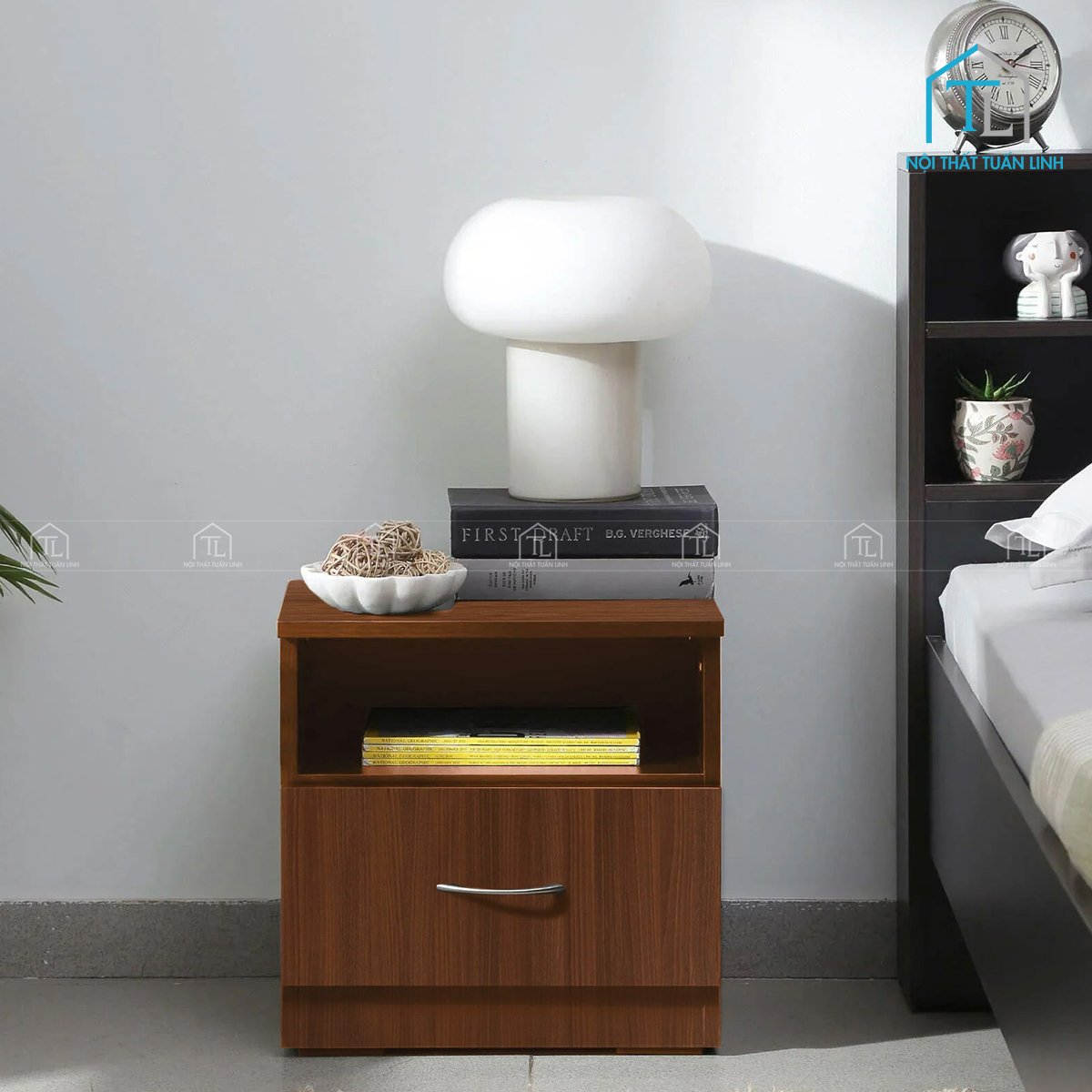 Tủ đầu giường MDF vân gỗ óc chó 1 ngăn kéo thiết kế hiện đại